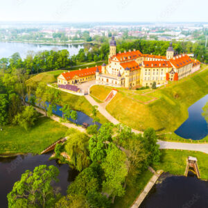 Château de Nesvizh en Biélorussie avec ses magnifiques façades et jardins de la Renaissance